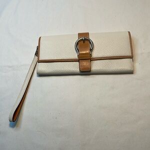 Land’s End White/Tan Wristlet.